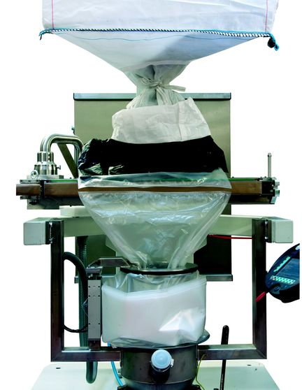 Big-Bag discharging on weighing cells with docking system and rotary valve